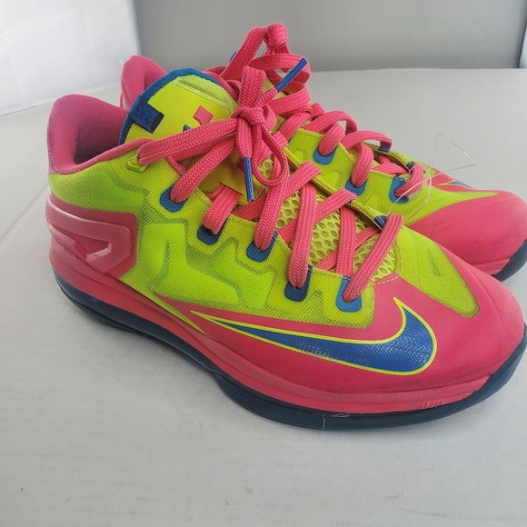 Nike Max Lebron XI Low GS Volt Photo Blue Pink Sho - Picture 8 of 8